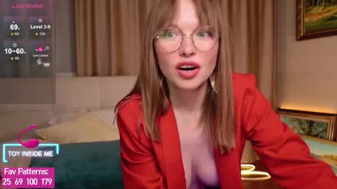 Snapshot of horny_svinka chatting on 10/19/25, 05:02 Horny Svinka online show from 10/19/25, 05:02