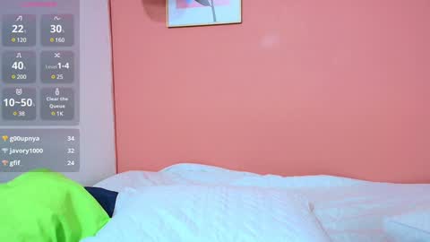 Snapshot of hornybarelylegalgirl chatting on 01/16/25, 10:34 Khloe online show from 01/16/25, 10:34