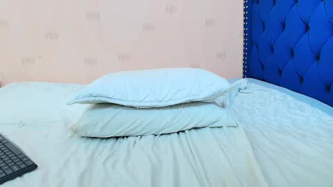 Snapshot of hornybarelylegalgirl chatting on 03/02/25, 06:51 Khloe online show from 03/02/25, 06:51