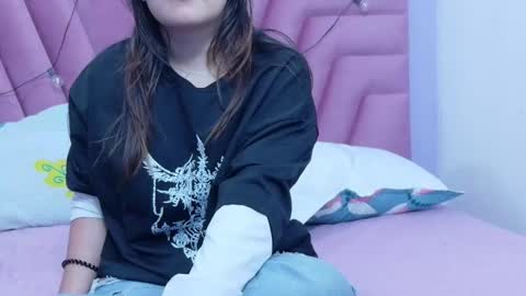 Khloe  online show from 03/25/26, 12:00