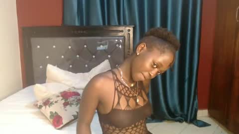 Snapshot of hornybella4 chatting on 12/12/24, 11:36 Bella online show from 12/12/24, 11:36