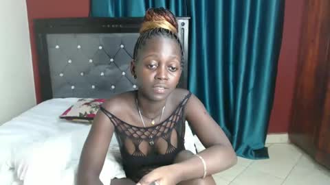 Snapshot of hornybella4 chatting on 12/22/24, 06:49 Bella online show from 12/22/24, 06:49