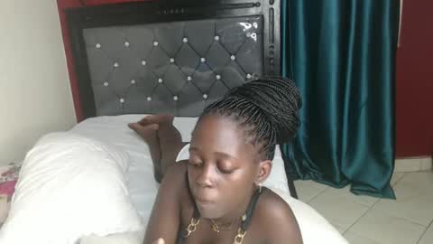 Snapshot of hornybella4 chatting on 03/10/25, 12:18 Bella online show from 03/10/25, 12:18