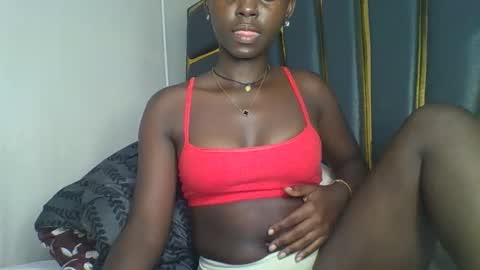 Snapshot of hornybella84 chatting on 11/10/25, 07:02 Bella online show from 11/10/25, 07:02