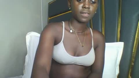 Snapshot of hornybella84 chatting on 11/14/25, 09:13 Bella online show from 11/14/25, 09:13