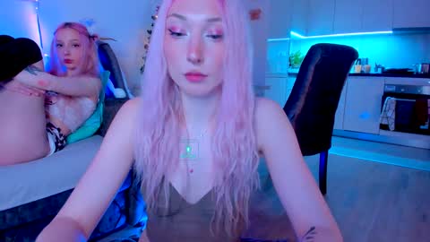 Snapshot of hornybunnys chatting on 12/18/24, 08:14 Alex and Rosie online show from 12/18/24, 08:14