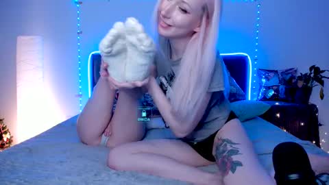 Snapshot of hornybunnys chatting on 02/14/25, 07:02 Alex and Rosie online show from 02/14/25, 07:02