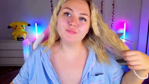 Snapshot of hornycakee chatting on 09/18/25, 10:17 HornyCakee online show from 09/18/25, 10:17