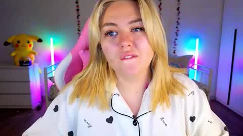 Snapshot of hornycakee chatting on 09/21/25, 10:17 HornyCakee online show from 09/21/25, 10:17