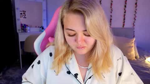 Snapshot of hornycakee chatting on 10/23/25, 09:52 HornyCakee online show from 10/23/25, 09:52