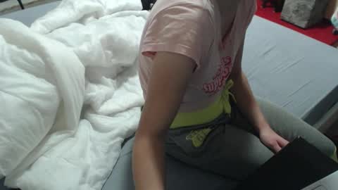 Snapshot of hornycouple21x chatting on 10/19/25, 08:42 HornyCouple89 online show from 10/19/25, 08:42