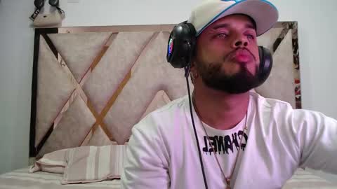 Snapshot of hornygirl_20000 chatting on 09/17/25, 02:35 hornygirl_20000 online show from 09/17/25, 02:35