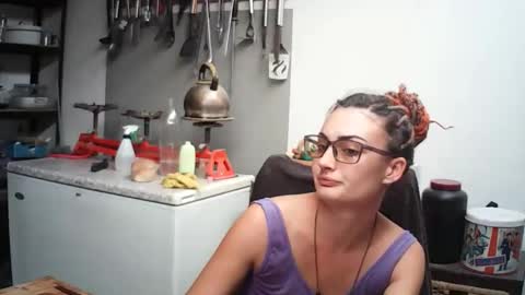 Snapshot of hornyhippies0080 chatting on 04/28/26, 01:49 Nix D online show from 04/28/26, 01:49