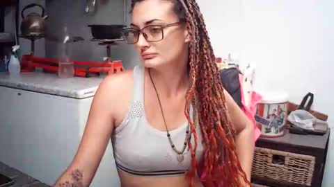 Snapshot of hornyhippies0080 chatting on 05/03/26, 06:52 Nix D online show from 05/03/26, 06:52