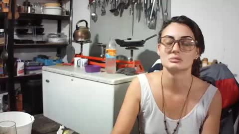 Snapshot of hornyhippies0080 chatting on 05/20/26, 04:13 Nix D online show from 05/20/26, 04:13
