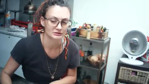 Snapshot of hornyhippies0080 chatting on 05/24/26, 06:51 Nix D online show from 05/24/26, 06:51