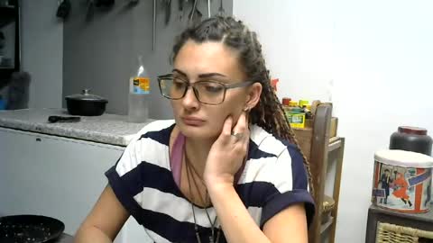 Snapshot of hornyhippies0080 chatting on 06/19/26, 10:41 Nix D online show from 06/19/26, 10:41
