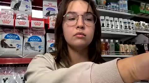 Snapshot of hornykitty_x chatting on 11/08/25, 12:27 Alisa and Mike online show from 11/08/25, 12:27