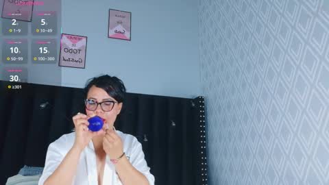 Snapshot of hornylatimommy chatting on 01/12/26, 04:12 Natasha online show from 01/12/26, 04:12