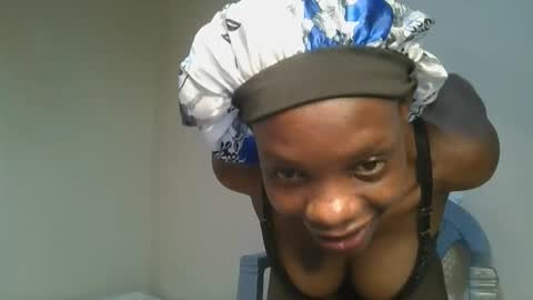 Snapshot of hornylittleprinces chatting on 10/07/25, 12:24 Princes online show from 10/07/25, 12:24