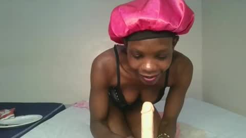 Snapshot of hornylittleprinces chatting on 10/16/25, 05:30 Princes online show from 10/16/25, 05:30