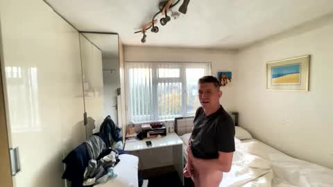 Snapshot of hornylondo chatting on 10/27/25, 07:12 Hornylondon online show from 10/27/25, 07:12