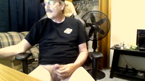Snapshot of hornymanwi chatting on 07/22/26, 12:30 hornymanwi online show from 07/22/26, 12:30