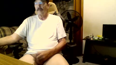 Snapshot of hornymanwi chatting on 07/28/26, 12:23 hornymanwi online show from 07/28/26, 12:23