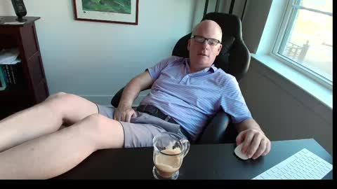 Snapshot of hornynthick70 chatting on 05/17/26, 09:44 hornynthick70 online show from 05/17/26, 09:44