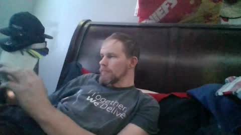 Snapshot of hornypierceddad chatting on 02/22/26, 04:24 hornypierceddad online show from 02/22/26, 04:24