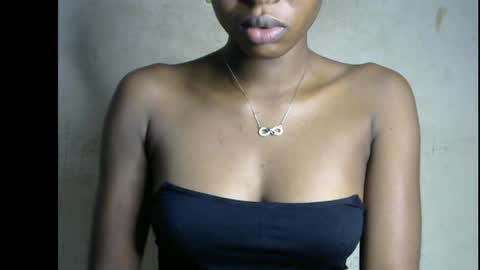 Snapshot of hornyslut_xx chatting on 06/20/26, 07:27 Bella online show from 06/20/26, 07:27