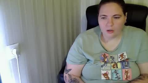 Snapshot of hot2panthers chatting on 11/19/25, 05:35 hot2panthers online show from 11/19/25, 05:35