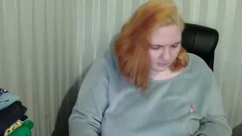 Snapshot of hot2panthers chatting on 12/15/25, 01:26 hot2panthers online show from 12/15/25, 01:26