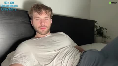 Snapshot of hot8pack01 chatting on 12/12/24, 09:04 Edward aka Wolf online show from 12/12/24, 09:04