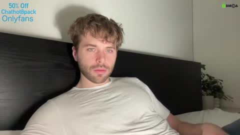 Snapshot of hot8pack01 chatting on 12/31/24, 08:23 Edward aka Wolf online show from 12/31/24, 08:23