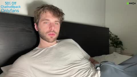 Snapshot of hot8pack01 chatting on 01/10/25, 09:42 Edward aka Wolf online show from 01/10/25, 09:42