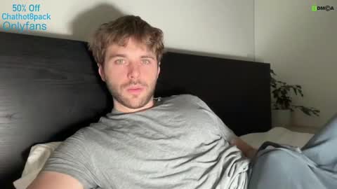 Snapshot of hot8pack01 chatting on 01/21/25, 09:46 Edward aka Wolf online show from 01/21/25, 09:46