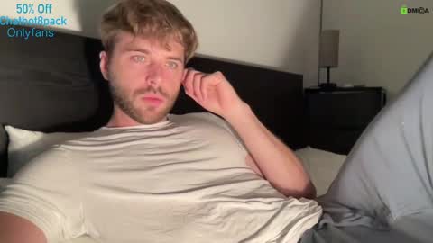 Snapshot of hot8pack01 chatting on 09/22/25, 04:14 Edward aka Wolf online show from 09/22/25, 04:14