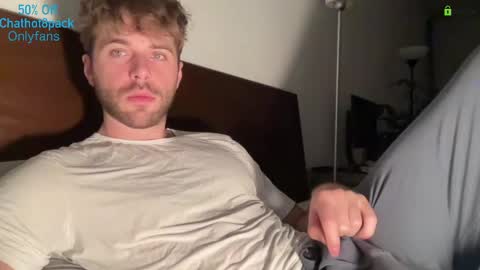 Snapshot of hot8pack01 chatting on 11/13/25, 11:25 Edward aka Wolf online show from 11/13/25, 11:25