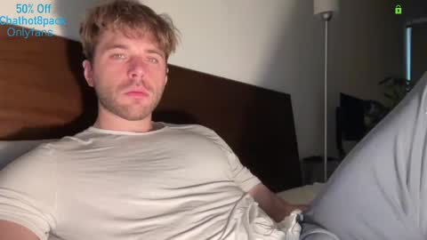 Snapshot of hot8pack01 chatting on 11/17/25, 09:31 Edward aka Wolf online show from 11/17/25, 09:31