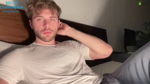 Snapshot of hot8pack01 chatting on 11/21/25, 10:30 Edward aka Wolf online show from 11/21/25, 10:30