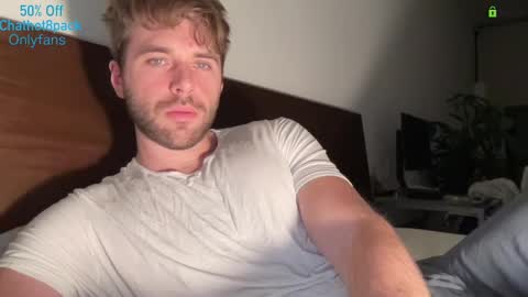 Snapshot of hot8pack01 chatting on 11/23/25, 01:27 Edward aka Wolf online show from 11/23/25, 01:27