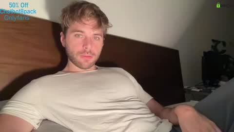 Snapshot of hot8pack01 chatting on 11/26/25, 09:27 Edward aka Wolf online show from 11/26/25, 09:27