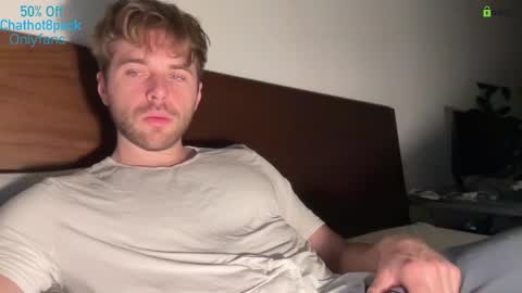 Snapshot of hot8pack01 chatting on 11/27/25, 09:28 Edward aka Wolf online show from 11/27/25, 09:28