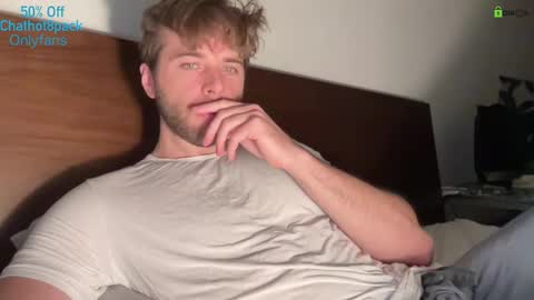 Snapshot of hot8pack01 chatting on 12/04/25, 09:23 Edward aka Wolf online show from 12/04/25, 09:23