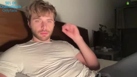 Snapshot of hot8pack01 chatting on 12/15/25, 04:17 Edward aka Wolf online show from 12/15/25, 04:17