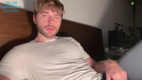 Snapshot of hot8pack01 chatting on 12/15/25, 10:03 Edward aka Wolf online show from 12/15/25, 10:03