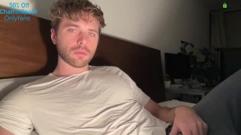 Snapshot of hot8pack01 chatting on 12/18/25, 12:38 Edward aka Wolf online show from 12/18/25, 12:38