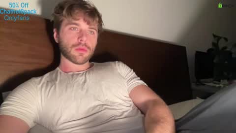 Snapshot of hot8pack01 chatting on 12/22/25, 04:20 Edward aka Wolf online show from 12/22/25, 04:20