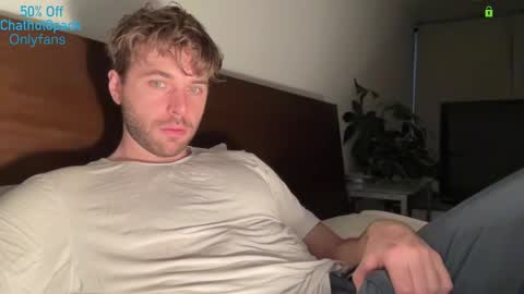 Snapshot of hot8pack01 chatting on 01/13/26, 09:42 Edward aka Wolf online show from 01/13/26, 09:42